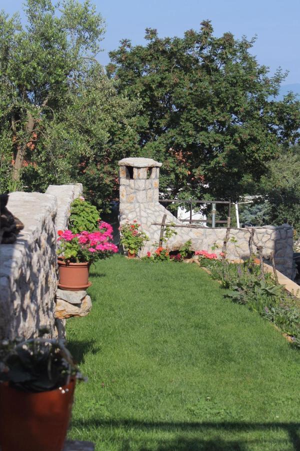 Apartments And Rooms With Parking Space Njivice, Krk - 5458 المظهر الخارجي الصورة