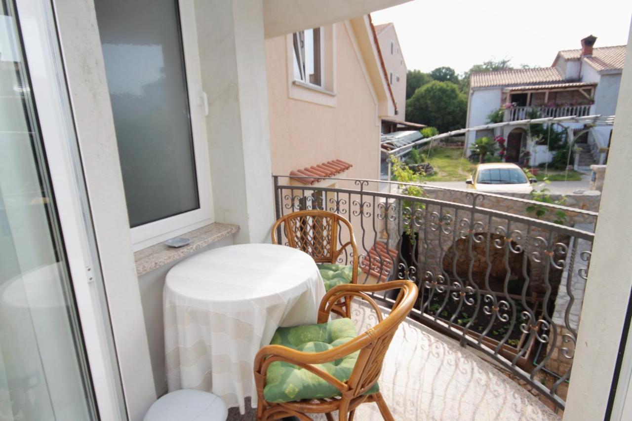 Apartments And Rooms With Parking Space Njivice, Krk - 5458 المظهر الخارجي الصورة
