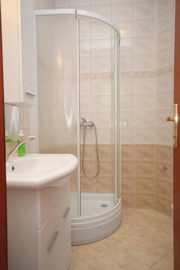 Apartments And Rooms With Parking Space Njivice, Krk - 5458 المظهر الخارجي الصورة
