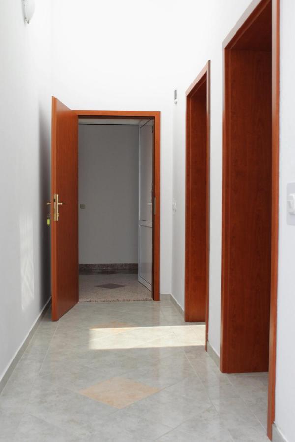 Apartments And Rooms With Parking Space Njivice, Krk - 5458 المظهر الخارجي الصورة