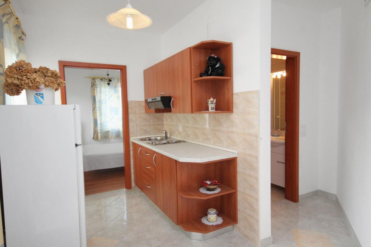 Apartments And Rooms With Parking Space Njivice, Krk - 5458 المظهر الخارجي الصورة