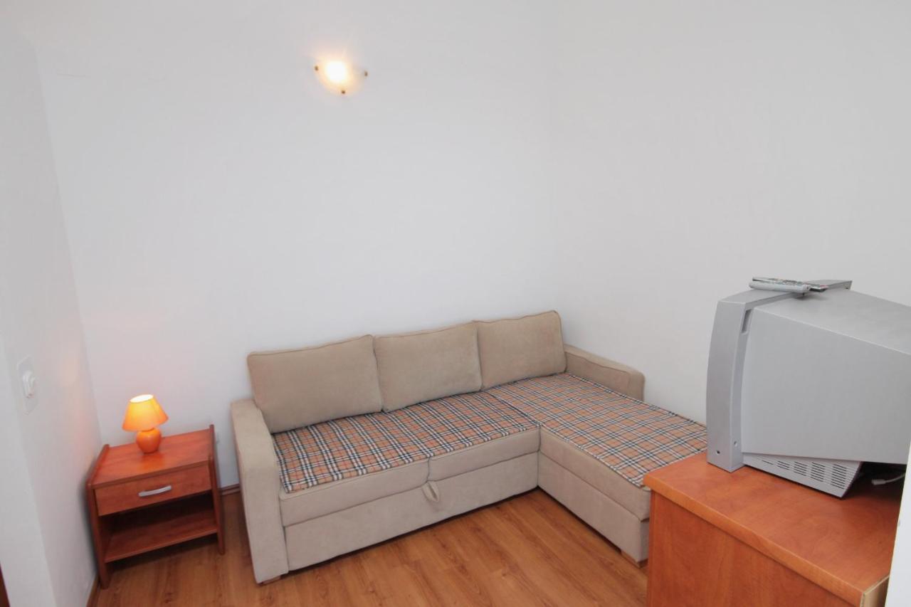Apartments And Rooms With Parking Space Njivice, Krk - 5458 المظهر الخارجي الصورة
