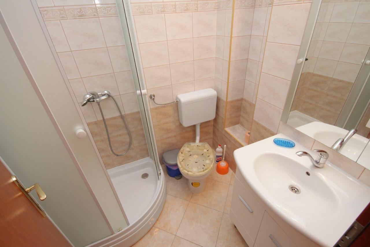 Apartments And Rooms With Parking Space Njivice, Krk - 5458 المظهر الخارجي الصورة
